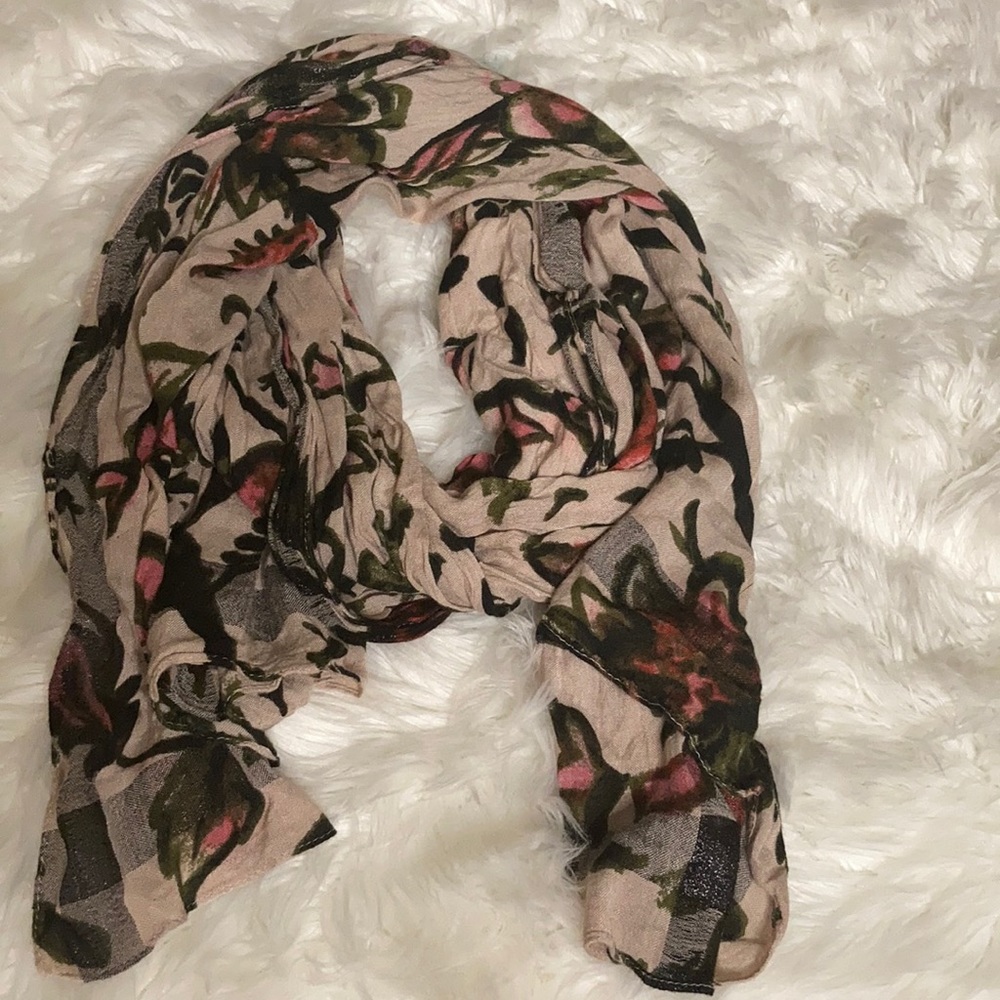 Women scarf
